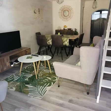 The Violet House Nyaraló *